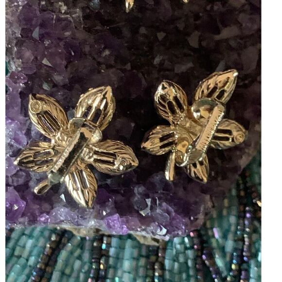 Sarah Coventry Petal Brooch and Earrings set, in Gold wash, Stamped - Picture 4 of 5